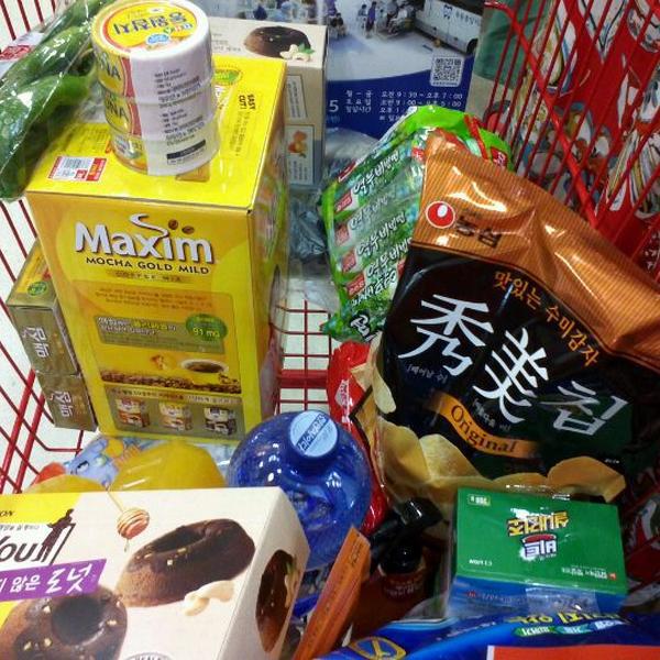 Photo taken at 홈플러스 (Home plus) by Kwangwoo K. on 5/6/2012-首尔市阳川区木洞西路170号 Photo taken at 홈플러스 (Home plus) by Kwangwoo K. on 5/6/2012