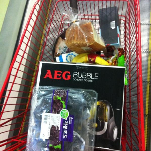 Photo taken at 홈플러스 (Home plus) by JH S. on 7/12/2012-首尔市阳川区木洞西路170号 Photo taken at 홈플러스 (Home plus) by JH S. on 7/12/2012