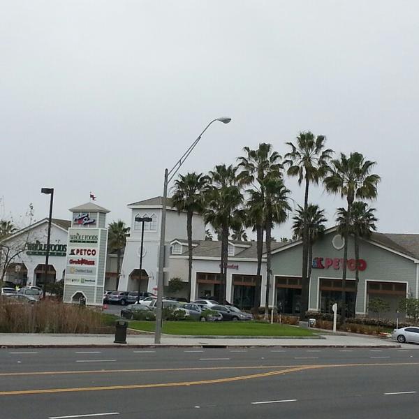 Photo taken at Whole Foods Market by Todd S. on 3/15/2013-加利福尼亚州长滩太平洋海岸高速路6550号(在第二大街和圣加布里埃尔河之间) Photo taken at Whole Foods Market by Todd S. on 3/15/2013