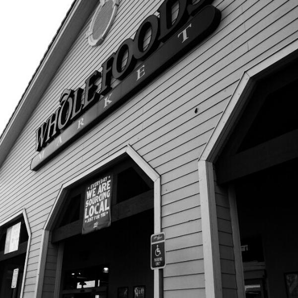 Photo taken at Whole Foods Market by Rob S. on 9/11/2012-加利福尼亚州长滩太平洋海岸高速路6550号(在第二大街和圣加布里埃尔河之间) Photo taken at Whole Foods Market by Rob S. on 9/11/2012