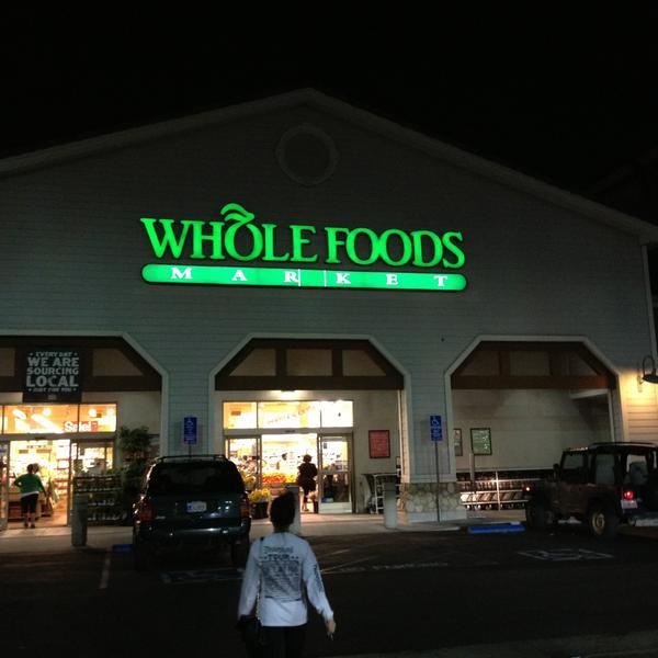 Photo taken at Whole Foods Market by Gregory B. on 4/26/2013-加利福尼亚州长滩太平洋海岸高速路6550号(在第二大街和圣加布里埃尔河之间) Photo taken at Whole Foods Market by Gregory B. on 4/26/2013