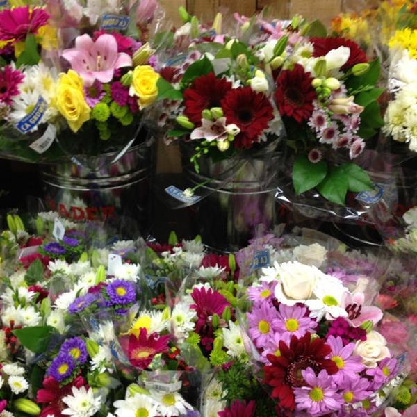 Photo taken at Trader Joe's by Joshua Y. on 4/19/2012-美国加利福尼亚州旧金山湾街401 Photo taken at Trader Joe's by Joshua Y. on 4/19/2012