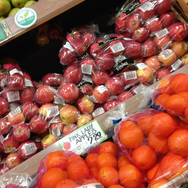 Photo taken at Trader Joe's by Kimberly M. on 2/26/2013-佐治亚州亚特兰大桃树路西北3183 Photo taken at Trader Joe's by Kimberly M. on 2/26/2013