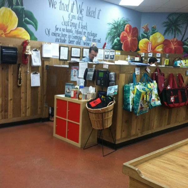 Photo taken at Trader Joe's by Elizabeth L. on 12/24/2012-佐治亚州亚特兰大桃树路西北3183 Photo taken at Trader Joe's by Elizabeth L. on 12/24/2012