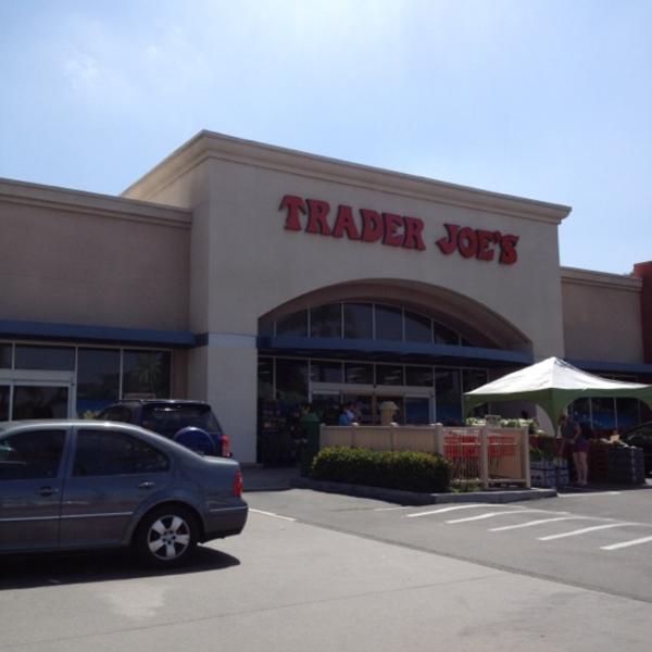 Photo taken at Trader Joe's by Jennifer B. on 6/10/2012-美国加利福尼亚州拉梅萨穆雷街5495 Photo taken at Trader Joe's by Jennifer B. on 6/10/2012