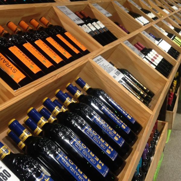 Photo taken at 이마트 트레이더스 (E-Mart Traders) by Milano L. on 11/16/2013-大田西区580易买得超市 Photo taken at 이마트 트레이더스 (E-Mart Traders) by Milano L. on 11/16/2013