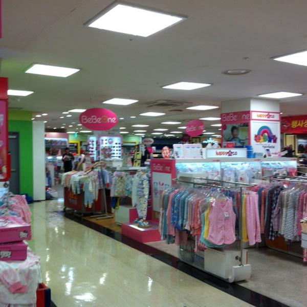 Photo taken at 홈플러스 / Home plus by JK on 10/22/2012-京畿道华城市泰安区399号 Photo taken at 홈플러스 / Home plus by JK on 10/22/2012