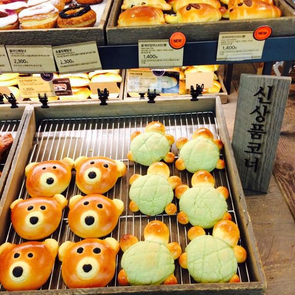 Photo taken at 이마트 (e-mart) by Yongho L. on 4/1/2014-釜山广域市莲堤89易买得超市 Photo taken at 이마트 (e-mart) by Yongho L. on 4/1/2014