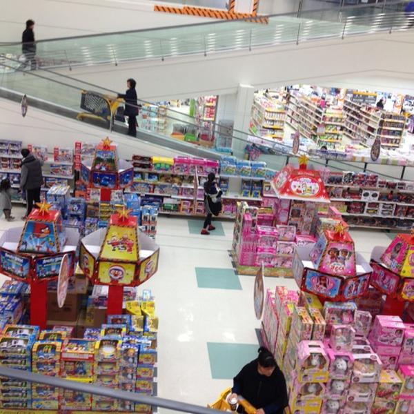 Photo taken at 이마트 (e-mart) by ji hyun s. on 12/17/2012-釜山广域市莲堤89易买得超市 Photo taken at 이마트 (e-mart) by ji hyun s. on 12/17/2012