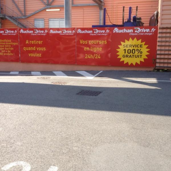 Photo taken at Auchan Drive by Lu F. on 5/26/2012-法国普罗旺斯-阿尔卑斯-蓝色海岸拉特里尼泰弗恩圣特路 Photo taken at Auchan Drive by Lu F. on 5/26/2012