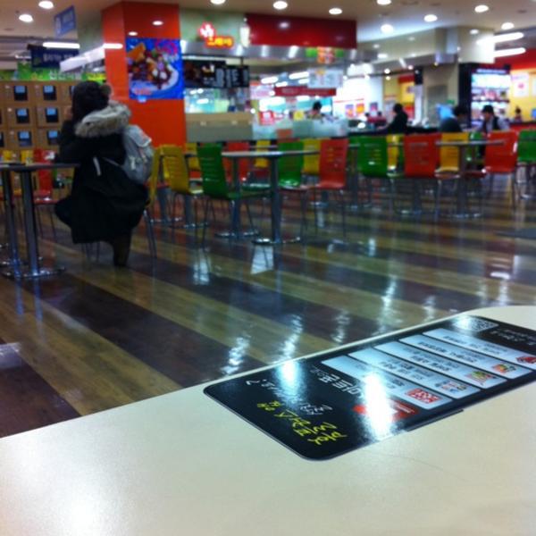 Photo taken at 홈플러스 (Home plus) by 종희 장. on 12/14/2011