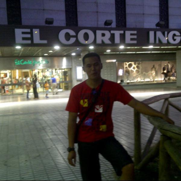 Photo taken at El Corte Inglés by Bang D. on 9/24/2012-西班牙安达鲁西亚塞维利亚蒙托托路122-128 Photo taken at El Corte Inglés by Bang D. on 9/24/2012