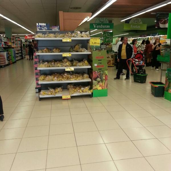 Photo taken at Mercadona by Mery Laura M. on 5/2/2013