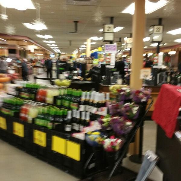 Photo taken at Wegmans by Watzker A. on 12/28/2014-美国马萨诸塞州栗山广场200 Photo taken at Wegmans by Watzker A. on 12/28/2014