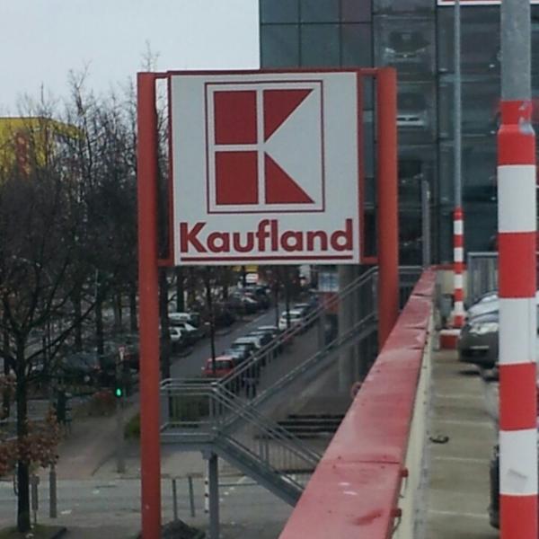 Photo taken at Kaufland by Andre K. on 4/12/2013-德国汉堡黑尔滨铁特7 Photo taken at Kaufland by Andre K. on 4/12/2013