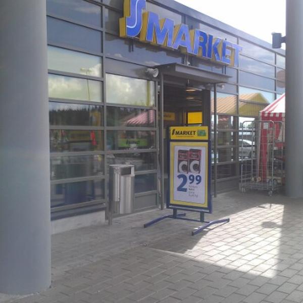Photo taken at S-market by Patrik P. on 6/13/2012-新地区埃斯波桔湾庄园路33 Photo taken at S-market by Patrik P. on 6/13/2012