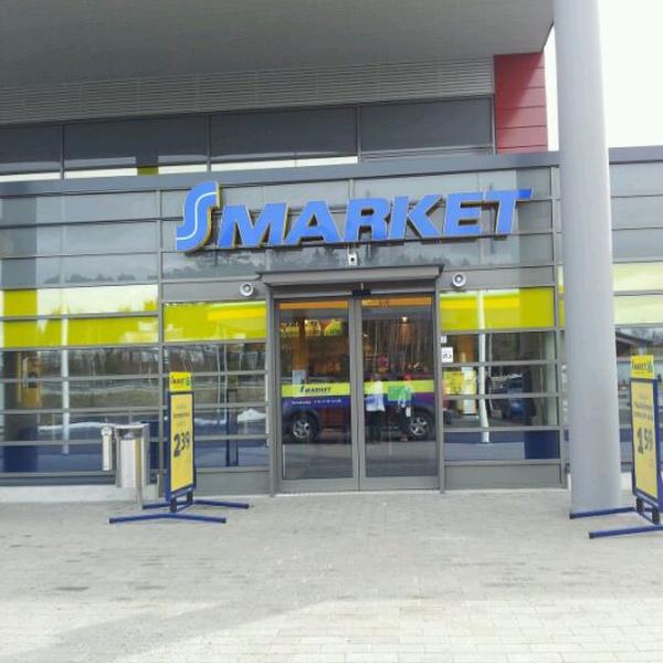 Photo taken at S-market by Max K. on 4/7/2012-新地区埃斯波桔湾庄园路33 Photo taken at S-market by Max K. on 4/7/2012