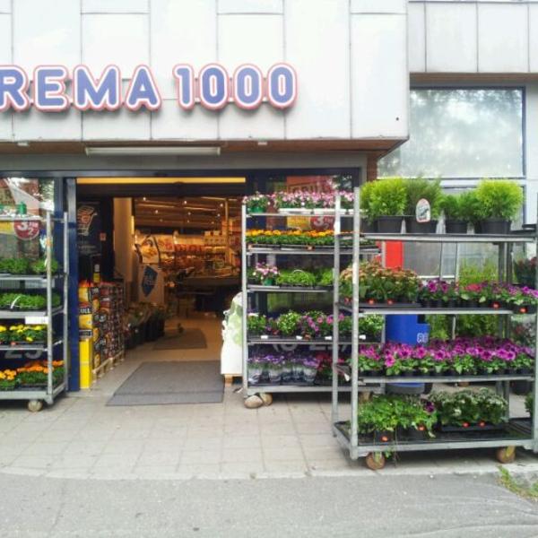 Photo taken at Rema 1000 by Kim W. on 6/7/2012