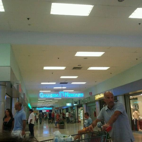 Photo taken at Auchan by Simone E. on 8/26/2012-意大利皮埃蒙特里沃利科索苏萨305/307 Photo taken at Auchan by Simone E. on 8/26/2012