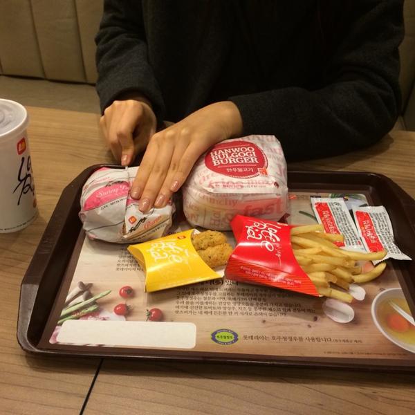 Photo taken at 롯데마트 (Lotte Mart) by Sungco J. on 2/17/2014