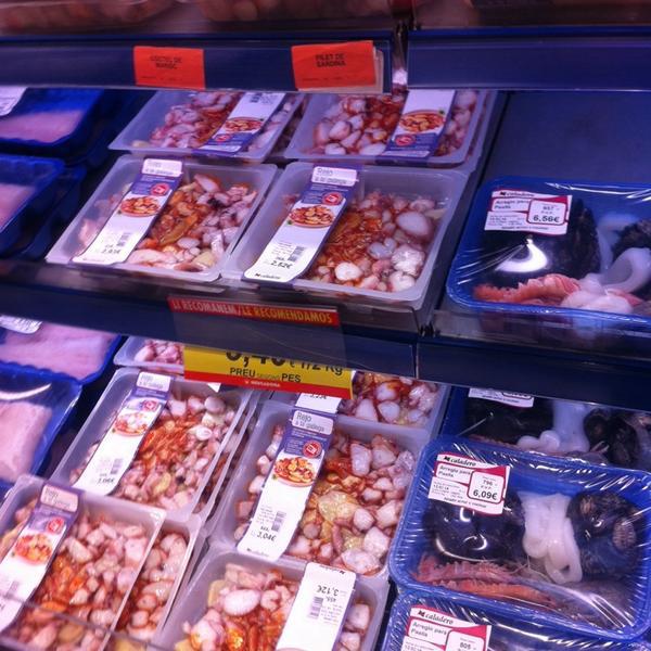 Photo taken at Mercadona by BAHITOSSA on 2/8/2014