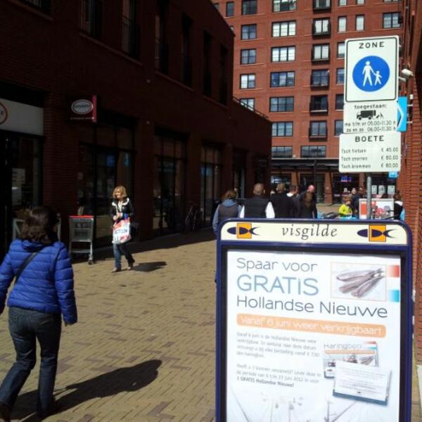 Photo taken at Albert Heijn by Martin V. on 5/12/2012-荷兰南荷兰省海牙西蒙霍夫街55号 Photo taken at Albert Heijn by Martin V. on 5/12/2012