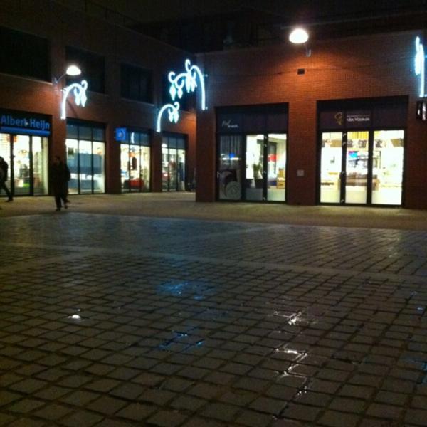 Photo taken at Albert Heijn by Hank B. on 12/20/2011-荷兰南荷兰省海牙西蒙霍夫街55号 Photo taken at Albert Heijn by Hank B. on 12/20/2011