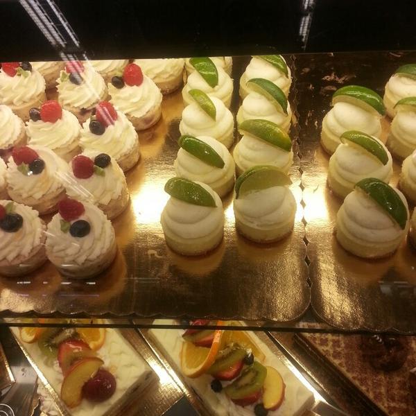 Photo taken at Whole Foods Market by Kim W. on 8/30/2013-马里兰 巴尔的摩舰队街1001(在美国埃克塞特街) Photo taken at Whole Foods Market by Kim W. on 8/30/2013