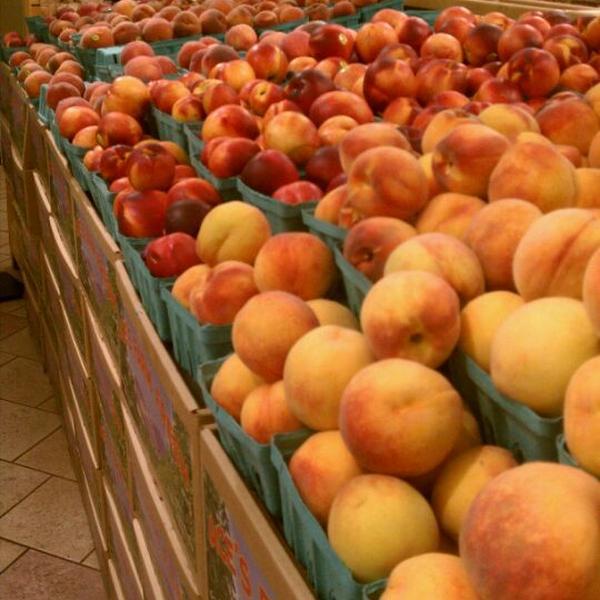 Photo taken at Whole Foods Market by Karlo Y. on 8/31/2011-马里兰 巴尔的摩舰队街1001(在美国埃克塞特街) Photo taken at Whole Foods Market by Karlo Y. on 8/31/2011