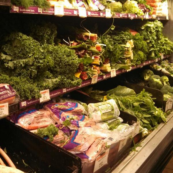 Photo taken at Whole Foods Market by Chef P. on 7/4/2013-马里兰 巴尔的摩舰队街1001(在美国埃克塞特街) Photo taken at Whole Foods Market by Chef P. on 7/4/2013