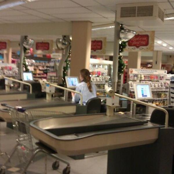 Photo taken at Albert Heijn by Dino S. on 12/10/2011-荷兰德伦特罗登朱莉安娜广场13号 Photo taken at Albert Heijn by Dino S. on 12/10/2011