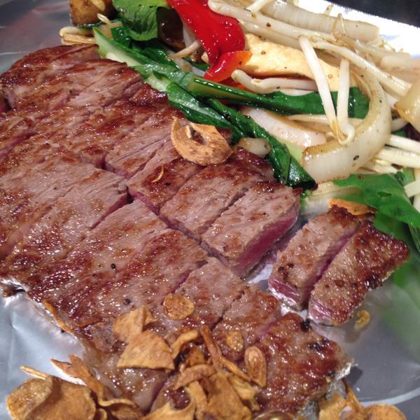 Photo taken at 铁板焼 大荣 by vivi h. on 6/14/2013