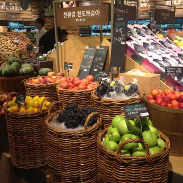 Photo taken at SSG FOOD MARKET by Jae heon A. on 7/16/2012-首尔特别市江南区清潭洞442号 SSG食品超市 Photo taken at SSG FOOD MARKET by Jae heon A. on 7/16/2012