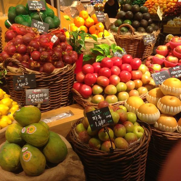 Photo taken at SSG FOOD MARKET by Hyuncheol K. on 8/27/2013-首尔特别市江南区清潭洞442号 SSG食品超市 Photo taken at SSG FOOD MARKET by Hyuncheol K. on 8/27/2013