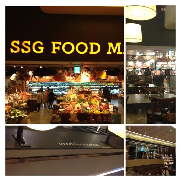 Photo taken at SSG FOOD MARKET by Jae Hyun C. on 9/7/2013-首尔特别市江南区清潭洞442号 SSG食品超市 Photo taken at SSG FOOD MARKET by Jae Hyun C. on 9/7/2013
