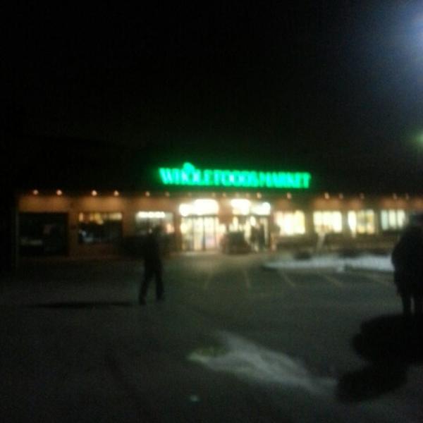 Photo taken at Whole Foods Market by Annette Q. on 1/4/2013-伊利诺 埃文斯顿芝加哥大道1111(在绿叶街) Photo taken at Whole Foods Market by Annette Q. on 1/4/2013