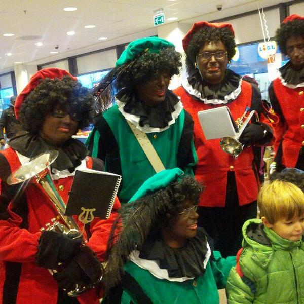 Photo taken at Albert Heijn by Ger A. on 12/5/2012-荷兰弗莱福兰省阿尔梅勒里约热内卢广场1号 Photo taken at Albert Heijn by Ger A. on 12/5/2012