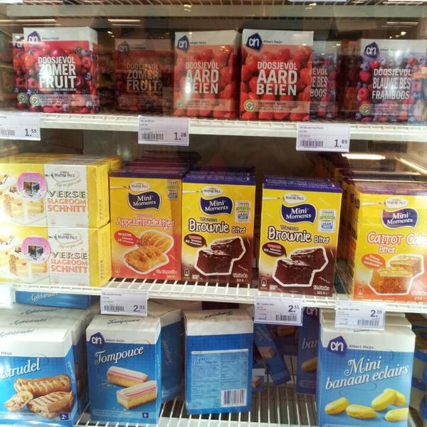 Photo taken at Albert Heijn by Gabriela S. on 12/13/2013-荷兰北布拉班特省埃因霍温胡格街100号 Photo taken at Albert Heijn by Gabriela S. on 12/13/2013