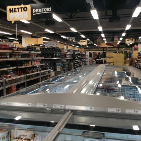 Photo taken at Netto by Hugo O. on 12/29/2013