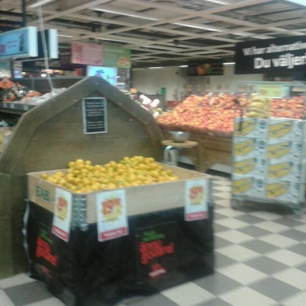 Photo taken at Ica Kvantum by Anders S. on 10/13/2012-瑞典东约特兰省北雪平Mirum广场 Photo taken at Ica Kvantum by Anders S. on 10/13/2012