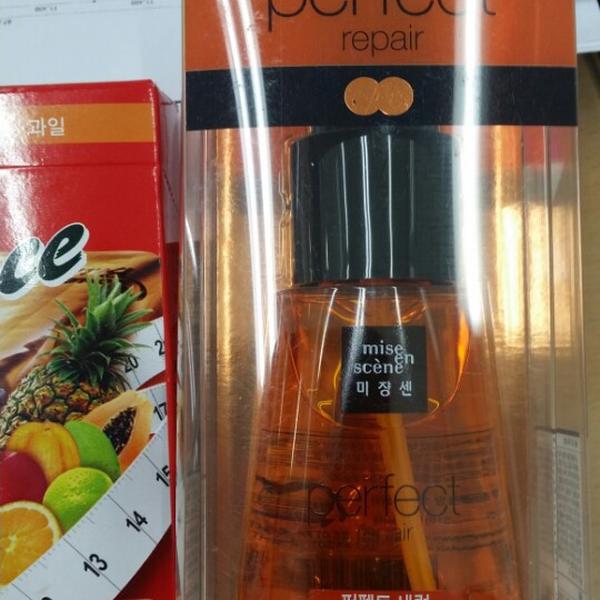 Photo taken at 올리브영 (OLIVE YOUNG) by KEY on 5/28/2014