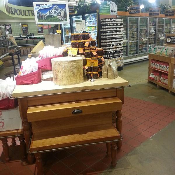 Photo taken at Whole Foods Market by Walbert T. on 10/15/2014-美国马萨诸塞州安多佛铁路街40 Photo taken at Whole Foods Market by Walbert T. on 10/15/2014