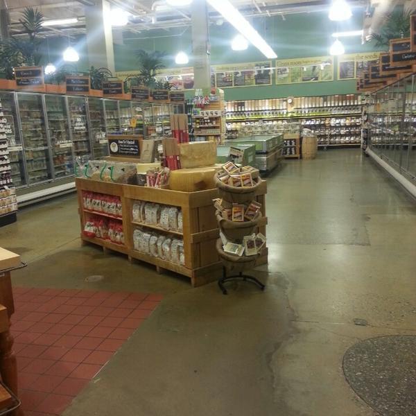 Photo taken at Whole Foods Market by Walbert T. on 10/15/2014-美国马萨诸塞州安多佛铁路街40 Photo taken at Whole Foods Market by Walbert T. on 10/15/2014