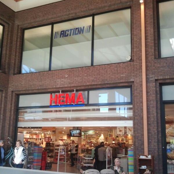 Photo taken at HEMA by Alan W. on 5/13/2014-荷兰北荷兰省霍夫多普圩区广场209 Photo taken at HEMA by Alan W. on 5/13/2014