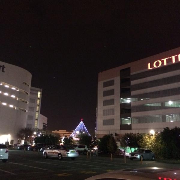 Photo taken at 이마트 (emart) by 이마트 애플샾 창. on 12/8/2013