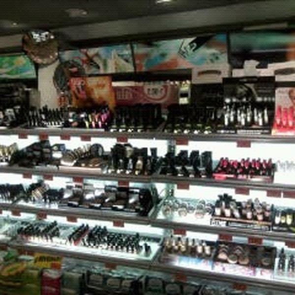 Photo taken at Mercadona (Mercado das Travesas) by Lucí L. on 7/28/2012