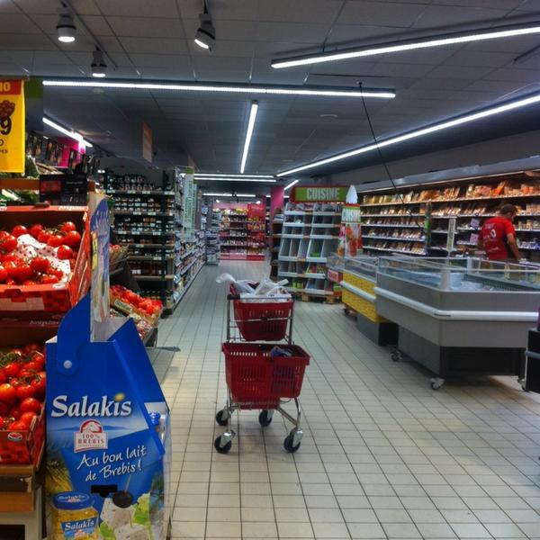 Photo taken at Carrefour by Bilou M. on 6/9/2014