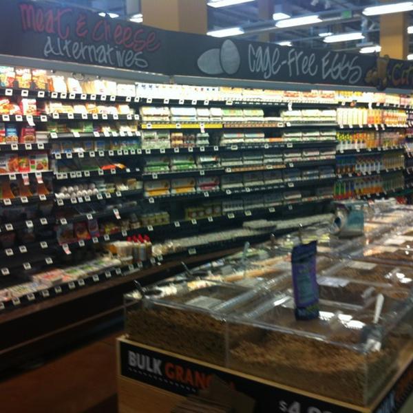 Photo taken at Whole Foods Market by JinY H. on 4/22/2012-加利福尼亚州塔扎纳文图拉大道18700号 Photo taken at Whole Foods Market by JinY H. on 4/22/2012