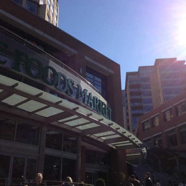 Photo taken at Whole Foods Market by Aleece K. on 10/5/2012-华盛顿州西雅图西湖大道2210号 Photo taken at Whole Foods Market by Aleece K. on 10/5/2012