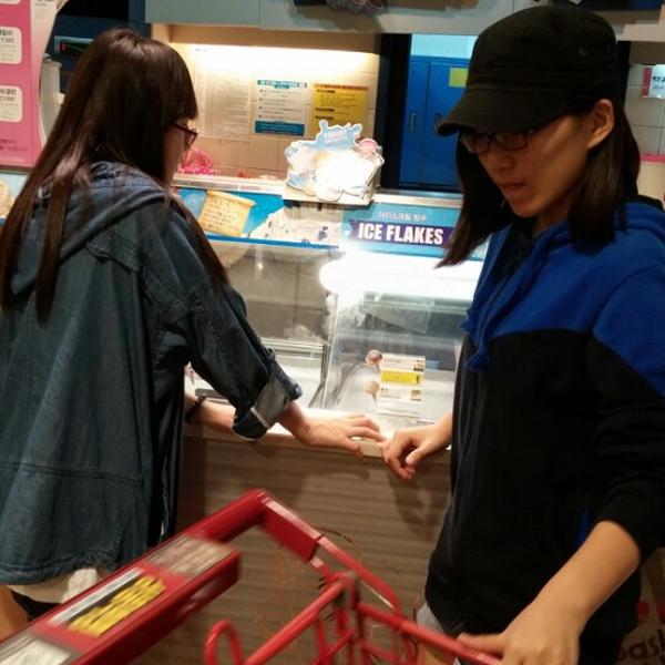 Photo taken at 롯데마트 (LOTTE Mart) by Dongseok K. on 9/26/2013